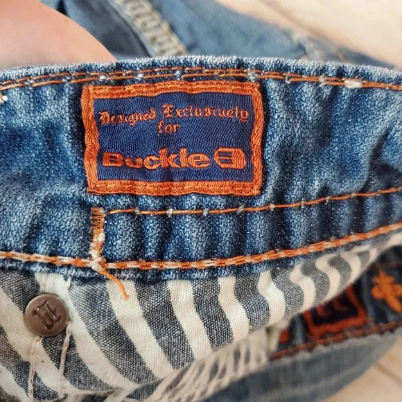 Rock Revival Men's 32x32 Brant Straight Leg Disterssed Jeans Buckle Exclusive - Picture 11 of 12